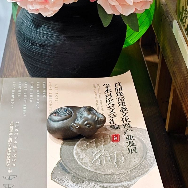 「太極八卦牛」紫砂手把件茶寵